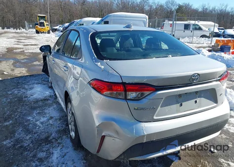 2021 Toyota Corolla Le z USA, uszkodzony, nr VIN 5YFEPMAE7MP236370